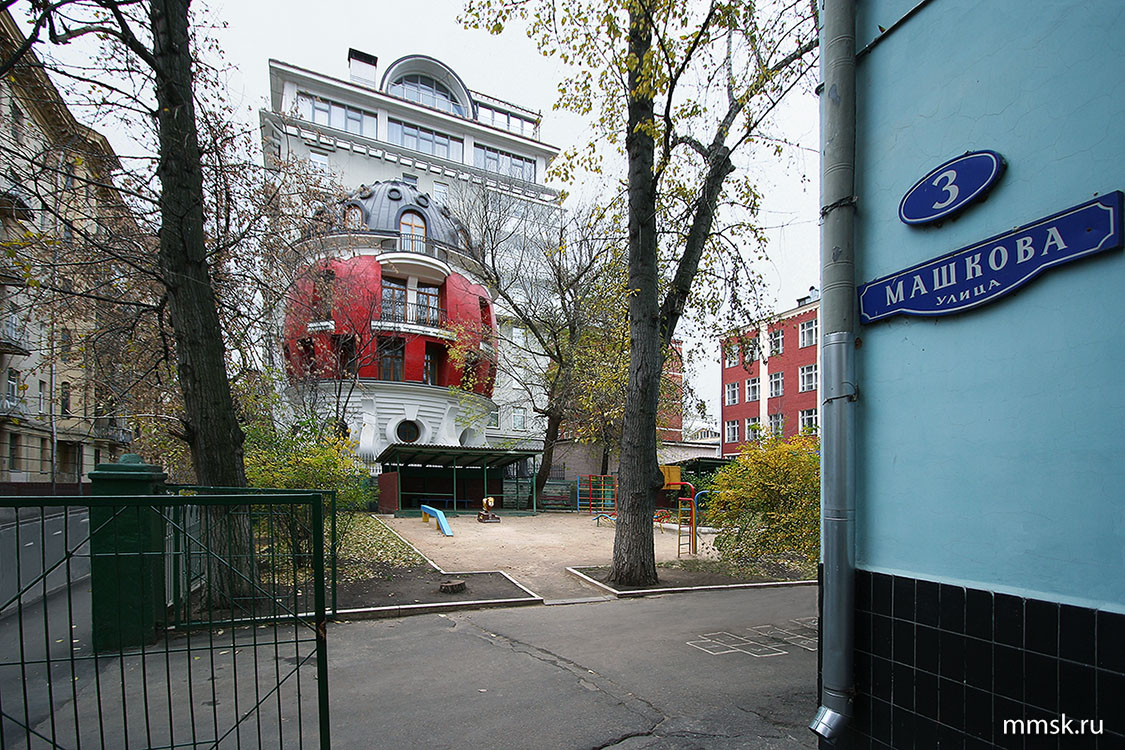 Улица Машкова, 1. Дом-Яйцо. Вид со двора. Фото 2006 г.