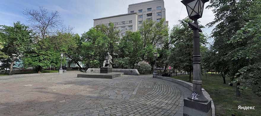 Памятник Чернышевскому на панораме