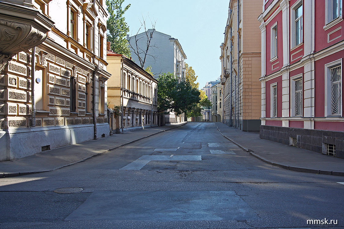 Улица Жуковского. Вид из Б. Харитоньевского переулка. Фото 2006 г.