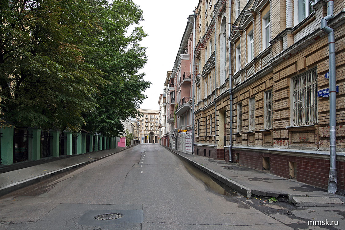 Фурманный переулок. Вид в сторону Садовой-Черногрязской улицы. Фото 2005 г.