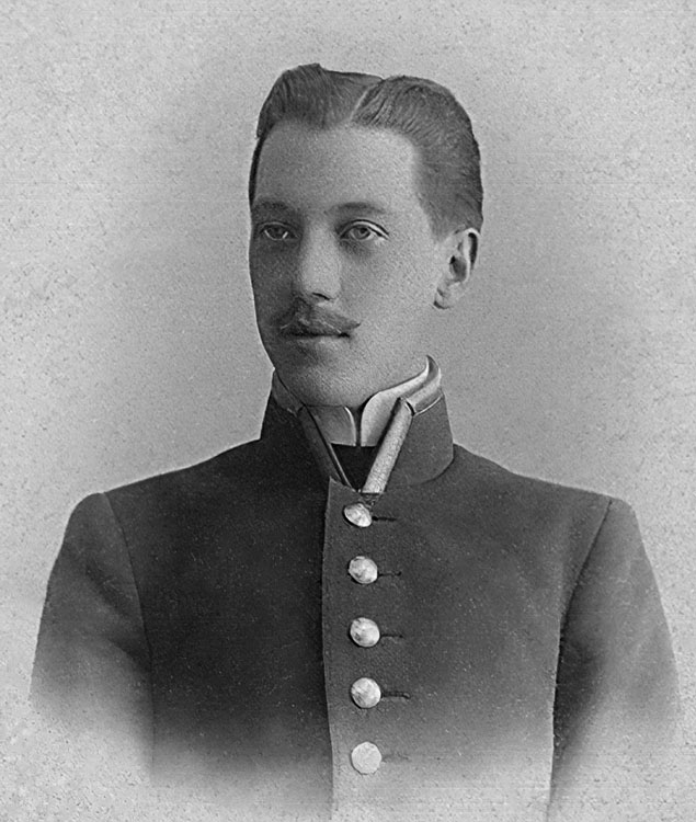 Николай Гумилёв. Фото М.А. Кана, 1906 г.